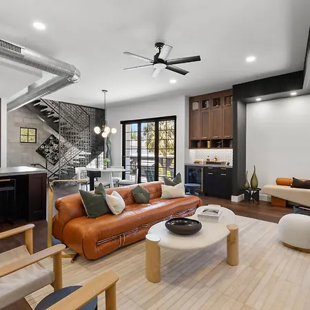 New! The Strata Barn - Luxury Hyde Park Townhome
